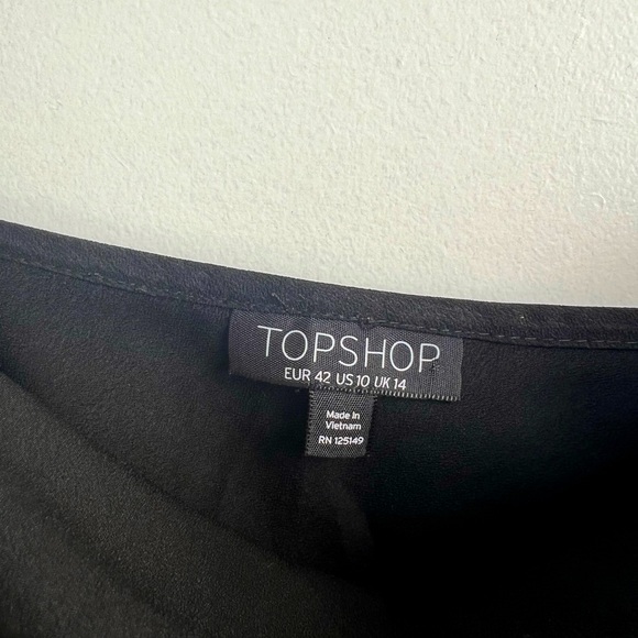 Topshop - 10 - Black Cowl Neck Spaghetti Strap Top - Picture 2 of 3